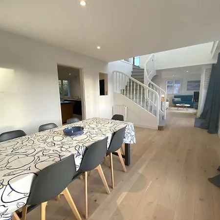 Vakantiehuis Grande Maison Renovee 3* A Benodet, Jardin Clos, Salle De Jeux, Parking, Wifi, Terrasse, 4 - Fr-1-481-112